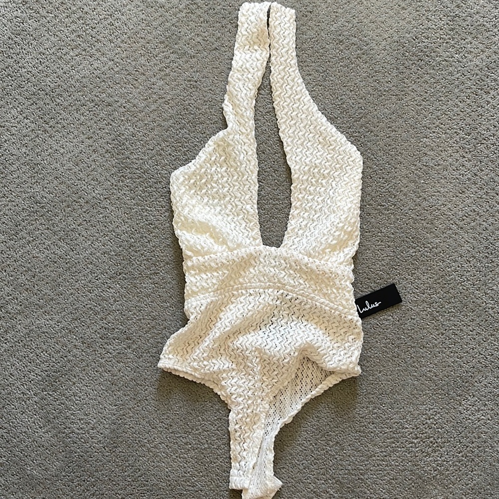 Lulus lace bodysuit. size medium. New with tags